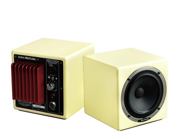 Avantone Mixcubes Aktiv (beige) minimonitor kommer i PAR 
