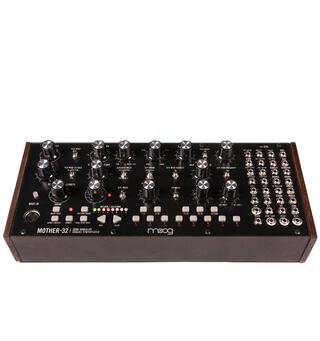 Moog Mother-32 Modular Synthesizer Semimodulær, 32 step seq, 2xFilter, Osc
