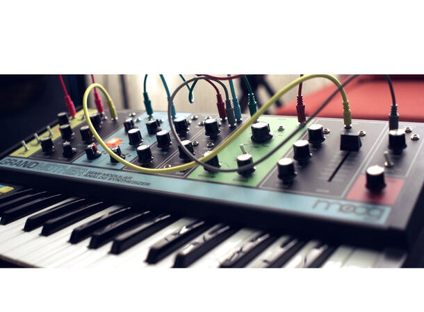 Moog Grandmother analog synthesizer semi-modular analog synthesizer 