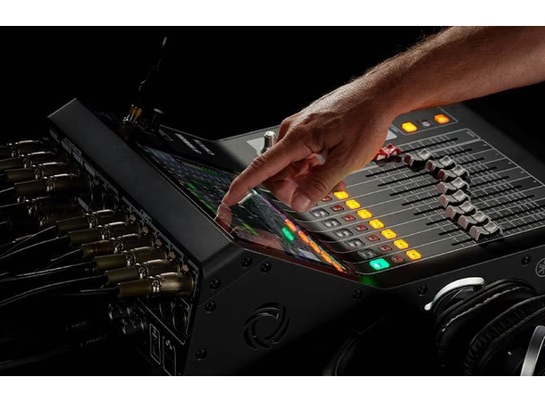 YAMAHA DM3 Digital Mikser m/DANTE 22 kanaler, 16 mic, Dante 16x16 