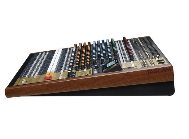 TASCAM MODEL 24 - 22 kanals mikser with 24-Track Digital Recorder 