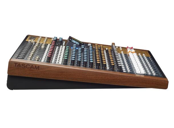 TASCAM MODEL 16 - 14 kanals mikser with 16-Track Digital Recorder 