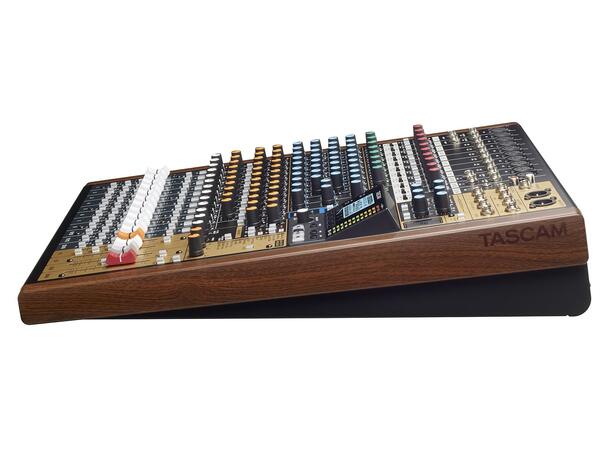 TASCAM MODEL 16 - 14 kanals mikser with 16-Track Digital Recorder 