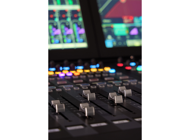 Calrec Argo M-48F Broadcast mikser Compact Broadcast Console 48 fadere 