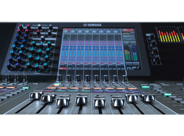 Yamaha CL5 Digital Mikser 72 kanaler + 8 stereo, 3 fader seksjoner